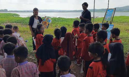 Tolak Bala 2024, 100 Lukisan Wayang Tokoh Jahat Dilarung di Waduk Bade Boyolali