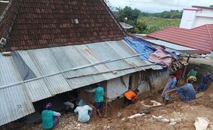 Banyak Warga Wonogiri yang Rumahnya di Samping Tebing, BPBD: Waspada Longsor!