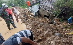 Rumah Rusak Terkena Longsor, 8 Warga di Perbatasan Klaten-Gunungkidul Mengungsi