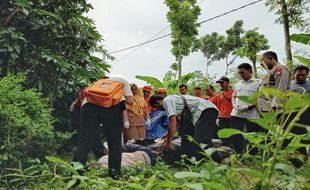 Pria di Ngawi Ditemukan Meninggal Memeluk Senapan Angin dan Tertindih Motor