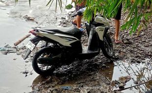 Motor Misterius Berpelat Mojokerto Ditemukan di Sungai Dengkeng Trucuk Klaten