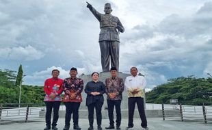 Patung Soekarno Setinggi 6 Meter di Ngawi Diresmikan, Segini Anggarannya