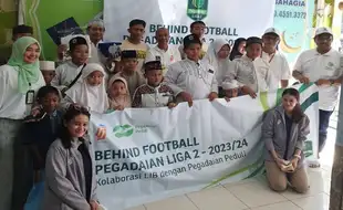 Pegadaian Liga 2 Ajak Pencinta Bola Peduli Lingkungan dan Sosial di Gresik