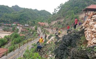 Bikin Makin Cantik, Warga Tanam 1.000 Pohon di Pantai Klotok-Sembukan Wonogiri