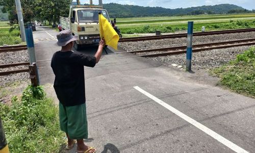 Sesal Penjaga Perlintasan di Prambanan Klaten seusai Insiden Mobil Tabrak KA