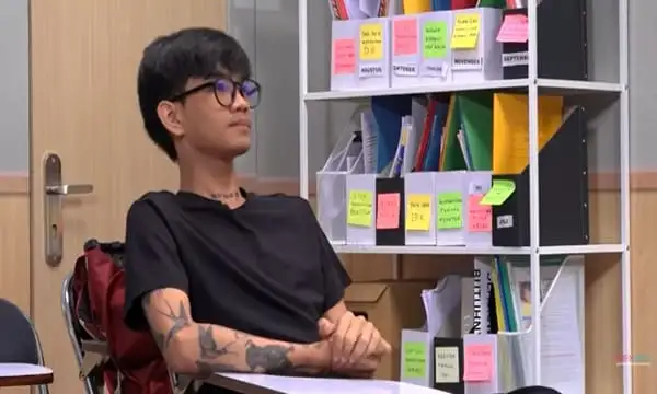 Ikkita katta kokrakli ayol sikishadi