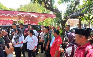 Jokowi Bagi-bagi Bansos di Jateng, Puan Maharani: Biar Masyarakat yang Menilai