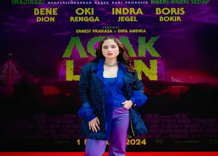 mushuk it uslubini korsatadi Yuqori sifatli porno filmda jinsiy olatni boshiga barmoq