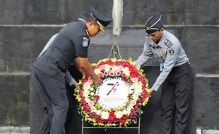 Peringati HBI ke-74, Kantor Imigrasi Surakarta Gelar Tabur Bunga