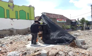 Sumur Kuno di depan TPU Bonoloyo Kena Proyek Underpass Joglo  