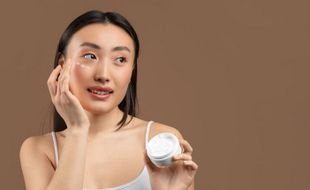 Tahapan Pakai Skincare Pagi dan Malam yang Benar