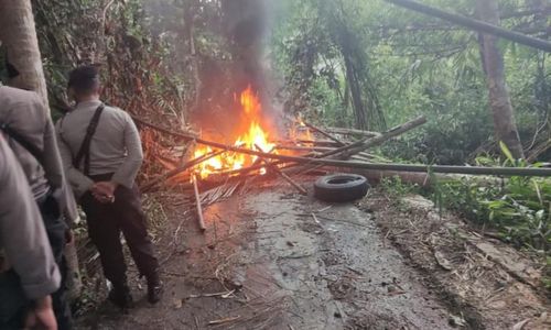 Warga Blokir Akses Masuk Tambang Ilegal di Kulonprogo saat Dilakukan Penertiban