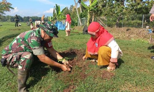 Sinergi Pemilu Damai, TNI-Polri Tanam 450 Pohon di Pinggir Waduk Bade Boyolali