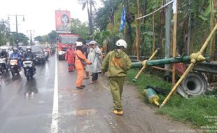 Tiang Lampu di Jalan Solo-Jogja Ceper Klaten Ambruk, Sempat Hambat Lalu Lintas