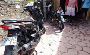 Diduga Dipicu Korsleting, Motor dan Kursi Warga Plumbungan Sragen Terbakar