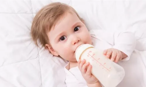 Ini Waktu Terbaik untuk Anak Minum Susu di Malam Hari