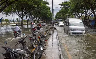 Banjir Mulai Surut, Jalan Pantura Demak-Kudus Kembali Dibuka