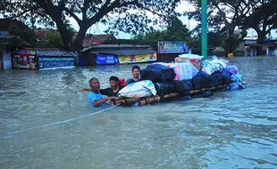 Ribuan Korban Banjir Demak Masih Bertahan di Lokasi Pengungsian