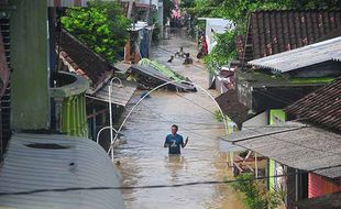 Banjir Rendam 11 Kecamatan di Grobogan, Jalan Purwodadi-Semarang Lumpuh