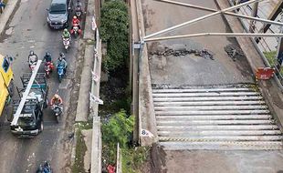 Puluhan Baut Tiang Konstruksi Dicuri, Jembatan Cipendawa di Bekasi Ambles