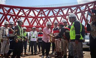 Wali Kota Solo Gibran Tinjau Progres Proyek Underpass Joglo