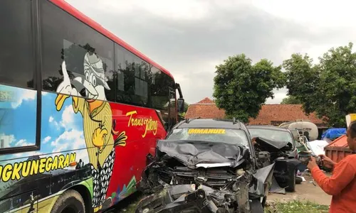 Bus Trans Jateng Ditabrak Mobil di Sumberlawang Sragen, 1 Meninggal Dunia