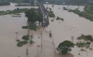 Tanggul Sungai Jragung Grobogan Jebol, Jalan Purwodadi-Gubug Tak Bisa Dilewati