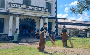 Masyarakat Tionghoa Bersihkan Mangkunegaran Solo untuk Kali Pertama