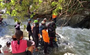 Pencarian Korban Terseret Air Bah di Sigi, 2 Remaja Hilang 1 Meninggal