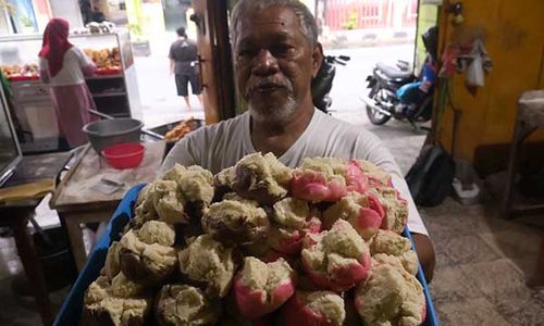 Mengintip Pembuatan Kue Moho, Makanan Tradisional Khas Imlek di Solo