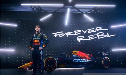 Max Verstappen Raih Pole Position, Disusul Carlos Sainz dan Sergio Perez