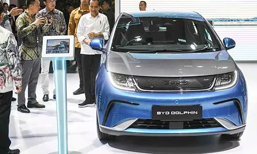 Jokowi Resmi Buka Pameran Otomotif IIMS 2024 di JIExpo Jakarta