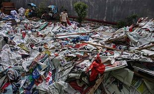 Ribuan Sampah APK Pemilu 2024 Menumpuk di Kantor Satpol PP Pedaringan Solo