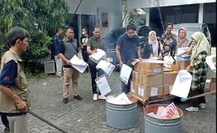 KPU Solo Bakar 27.549 Surat Suara Rusak di Pemilu 2024