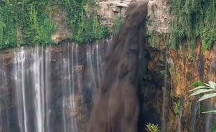 Ngeri! Sedang Nikmati Air Terjun Tumpak Sewu, Tiba-tiba Muncul Banjir Lahar