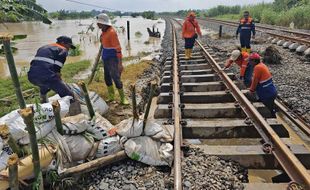 Banjir antara Stasiun Gubug-Karangjati, Jalur KA Semarang-Surabaya Terdampak