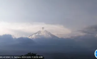 Gunung Semeru Dua Kali Erupsi pada Jumat Sore, Letusan Setinggi 700 Meter