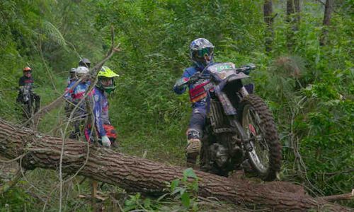 Luar Biasa! Jalur "Gila" Lereng Gunung Slamet Berhasil Dilibas Yamaha WR 155