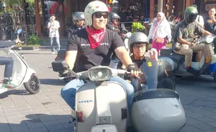 Alam Ganjar Naik Vespa, Ajak Anak Muda Solo Pilih Pemimpin yang Rasional