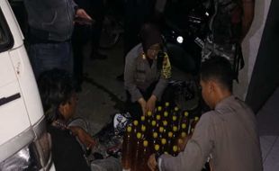 Ditangkap Polisi, Anak Punk Kedapatan Bawa 33 Botol Miras di Karanganyar