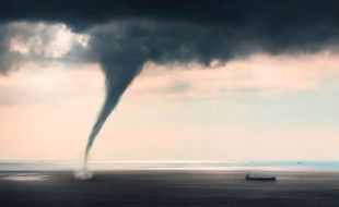 Arti Mimpi Tornado Terkait Emosi Terpendam