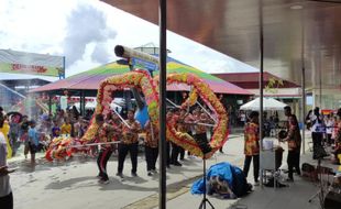 Imlek di Edupark Karanganyar Meriah, Atraksi Barongsai Sedot Perhatian Warga