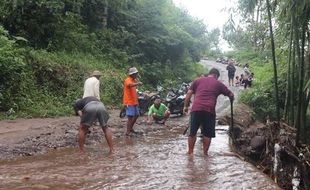 Hujan Deras Lereng Merbabu, Banjir Bandang Terjang 3 Desa di Getasan Semarang