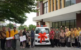 Bank Mega Syariah Serahkan Bantuan Ambulans kepada Yayasan Kusuma Husada Solo