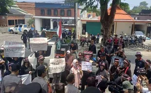 Demo di Kantor KPU Jateng, Massa Tuntut Pemilu Ulang