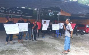 Tolak Hasil Pilpres 2024, Sekelompok Orang Demo di Depan Kantor KPU Klaten