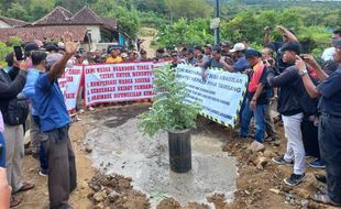 Warga 3 Desa Perbatasan Klaten-Gunungkidul Demo Tutup Akses Truk Uruk Tol