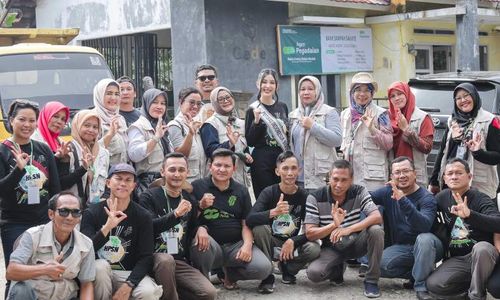 Pegadaian Bareng Forsepsi Bersih-bersih Sampah di Pantai Pangandaran