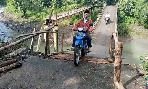 Jembatan Darurat Putus, Warga 3 Dusun di Plumutan Bancak Semarang Kesulitan