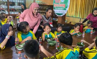 Yayasan Jenang Indonesia Ajak Siswa SD Nikmati Kuliner Jenang Khas Solo